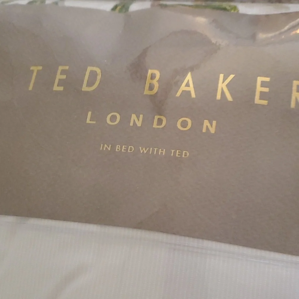 Ted Baker London Highgrove Humingbirds Two Side Comforter